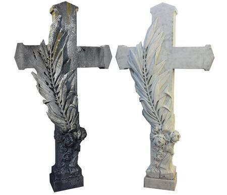 Reinigung eines filigranen Marmorkreuzes unter Einsatz eines Micro-Strahlgerätes