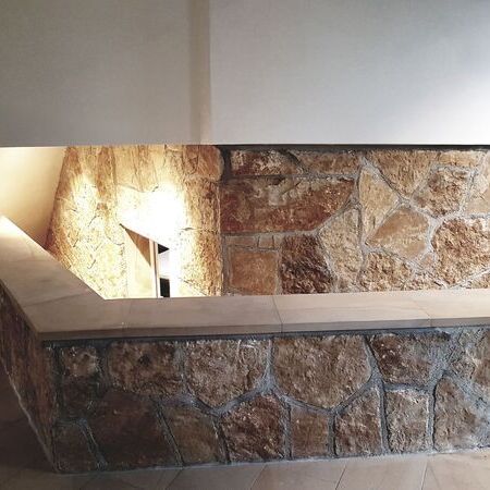 Mauerabdeckung aus Sandstein